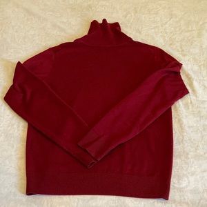 Burgundy turtleneck! Been on Downton abbey!